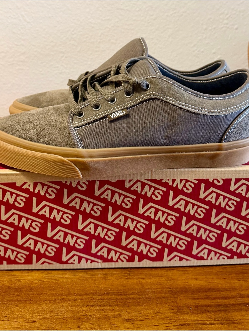 [NWT] chukka low vans